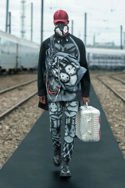 Look 9